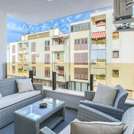 Apartment Jasna, Center With Garage Pula