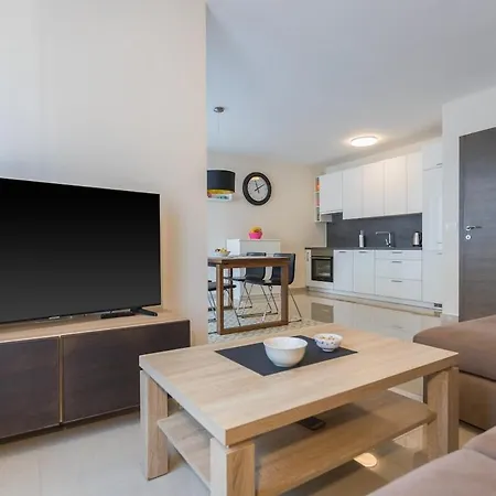 Apartment Jasna, Center With Garage Pula