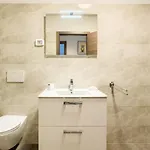 Apartment Sofovic - Walk To Arena, Free Garage Parking *