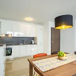 Apartment Sofovic - Walk To Arena, Free Garage Parking *