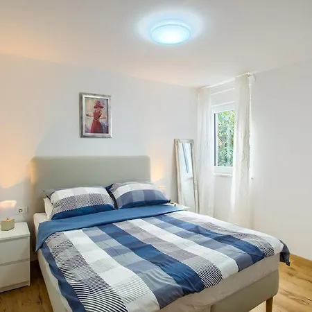 Sofovic - Walk To Arena, Free Garage Parking Apartment Pula