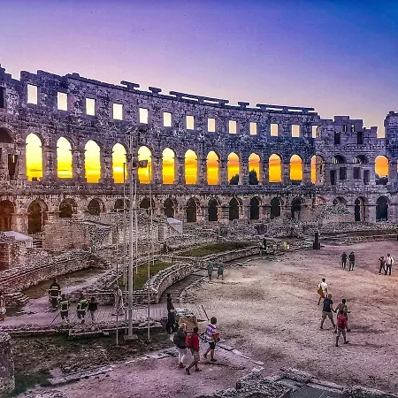 Sofovic - Walk To Arena, Free Garage Parking Apartment Pula