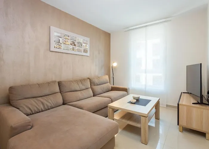Διαμέρισμα Center - Modern Two-bedroom With Private Garage & Balcony