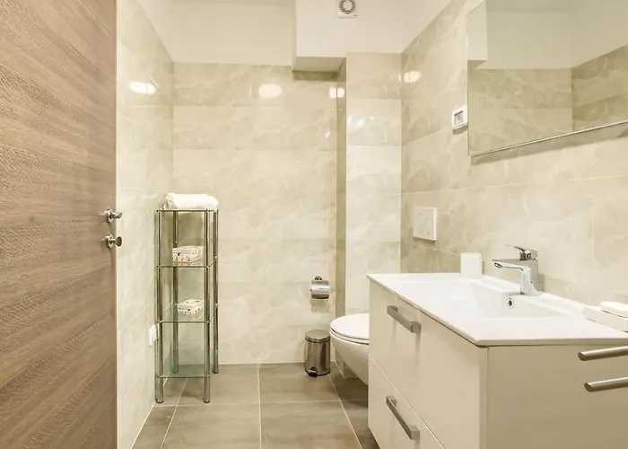 Διαμέρισμα Center - Modern Two-bedroom With Private Garage & Balcony Πούλα