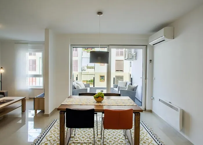 Center - Modern Two-bedroom With Private Garage & Balcony * Πούλα